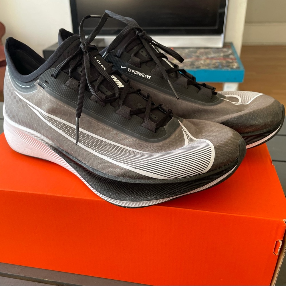 Nike running ZOOM FLY 3 SP size 9